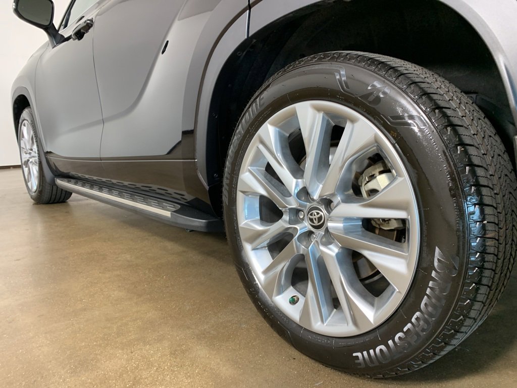 Used 2022 Toyota Highlander Limited image 17
