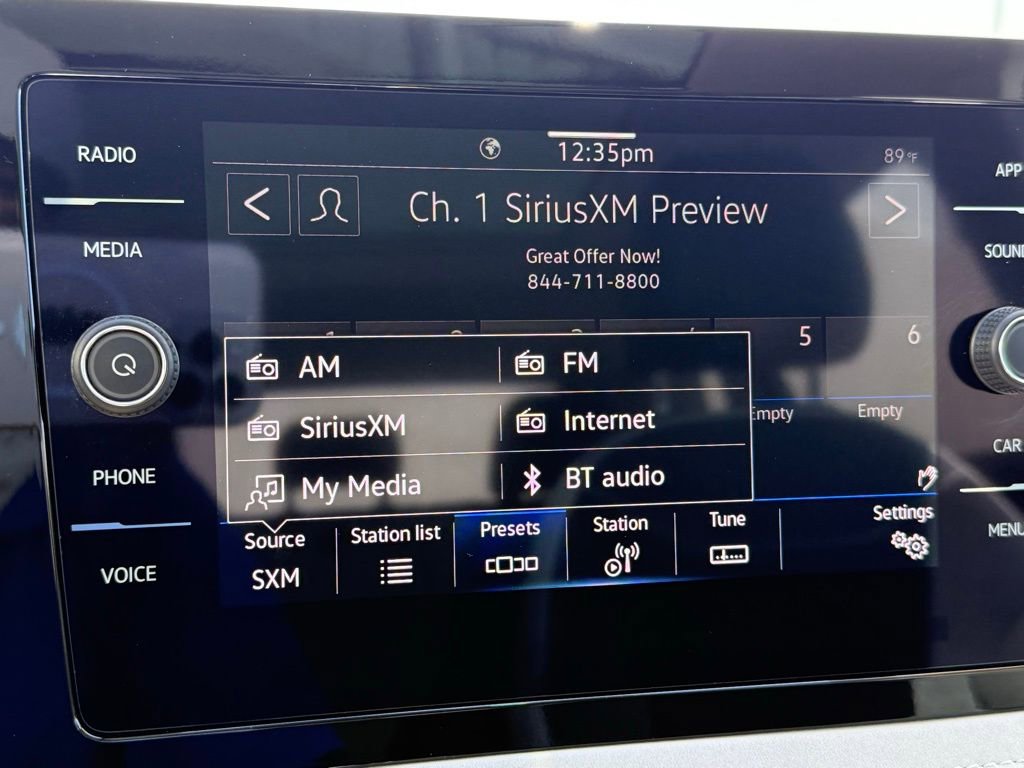 Certified 2025 Volkswagen Taos SE FWD image 19