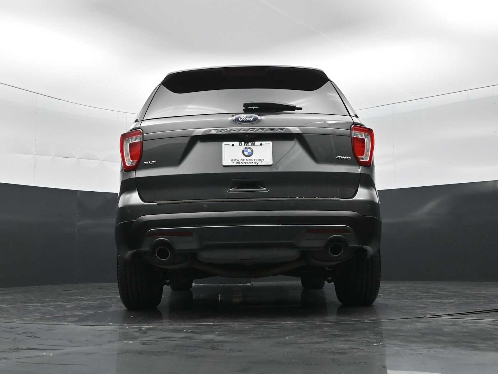 Used 2017 Ford Explorer XLT w/ Equipment Group 202A AWD/4WD image 29