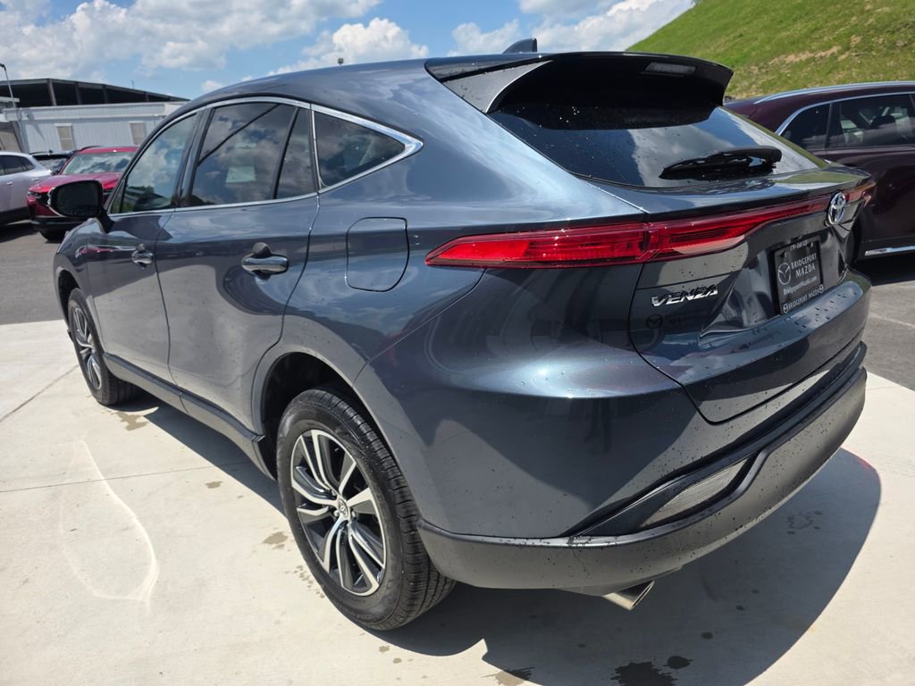 Used 2023 Toyota Venza LE AWD/4WD image 7