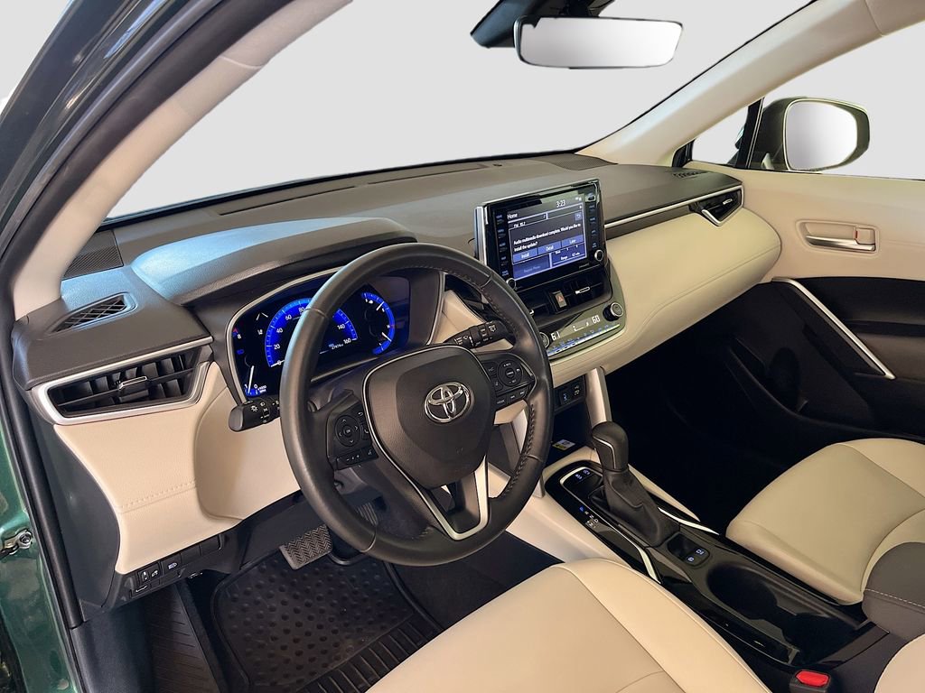 Used 2022 Toyota Corolla Cross XLE w/ Convenience Package FWD image 9
