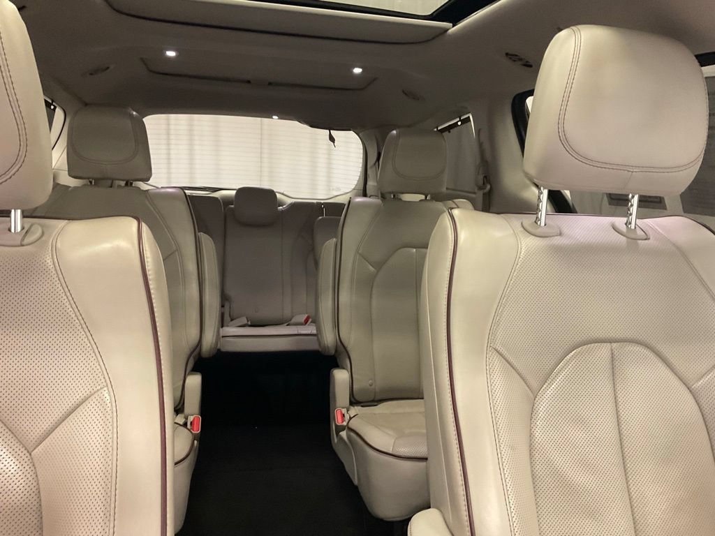 Used 2018 Chrysler Pacifica Limited w/ Advanced Safetytec Group FWD image 29