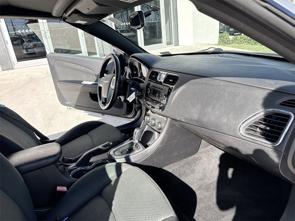 Used 2011 Chrysler 200 Touring image 34