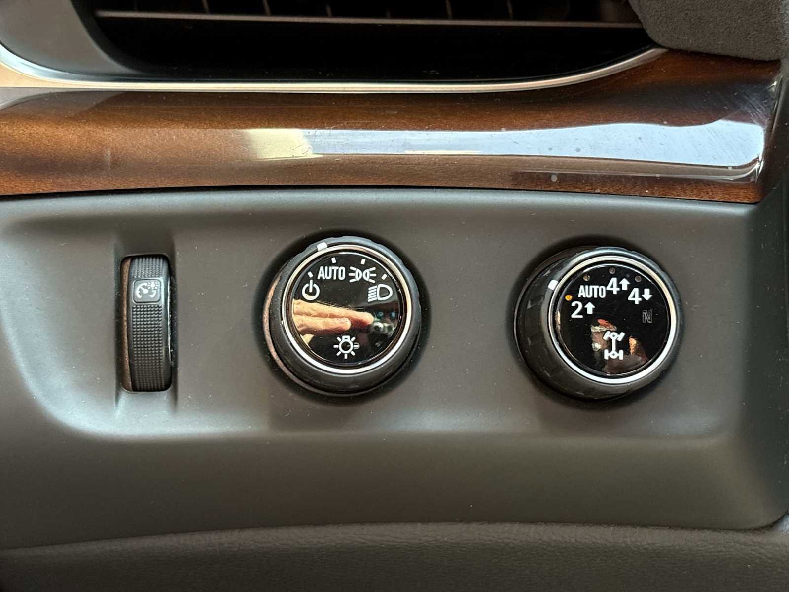 Used 2020 Cadillac Escalade Luxury w/ LPO, Radiant Package AWD/4WD image 40