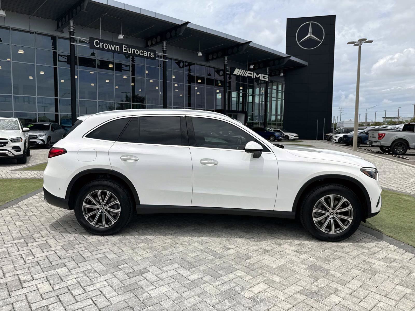 Used 2025 Mercedes-Benz GLC 300 4MATIC image 6