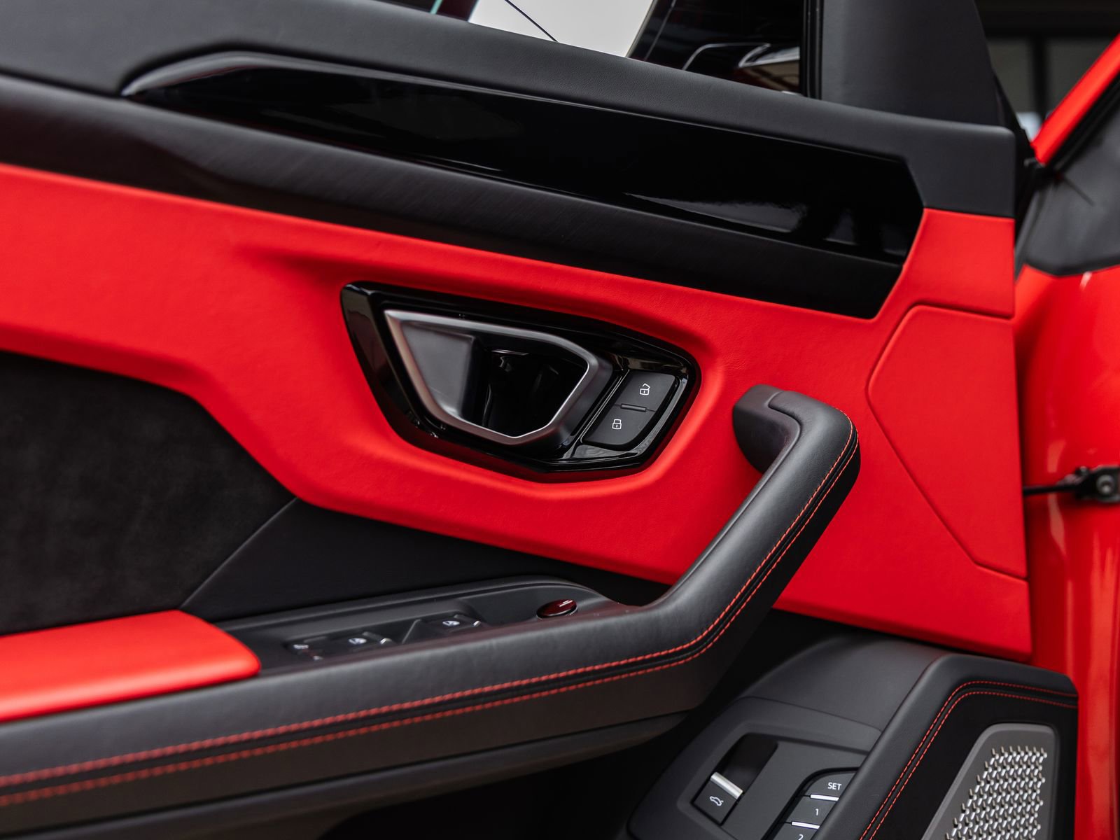 Used 2022 Lamborghini Urus image 21