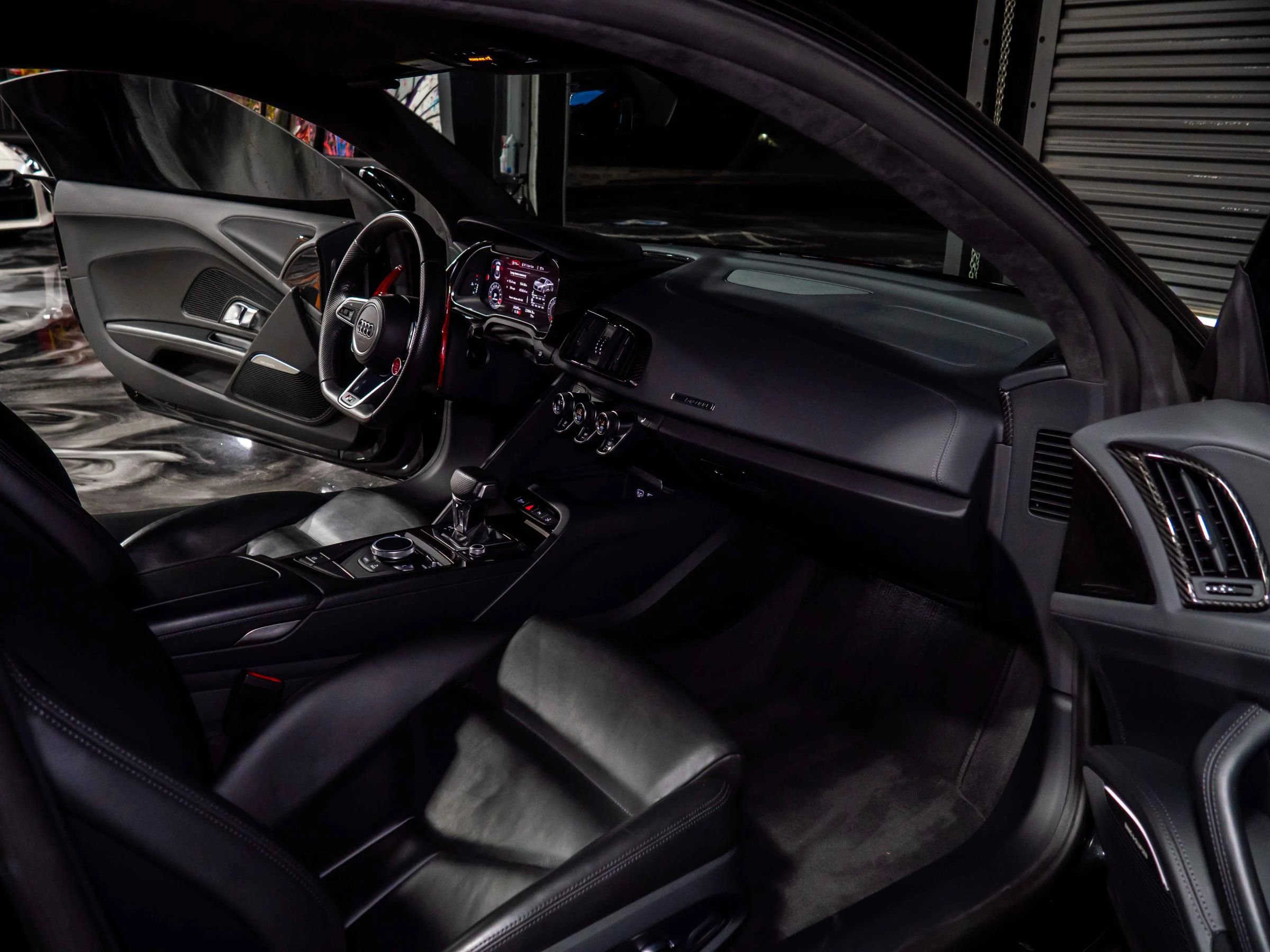 Used 2018 Audi R8 V10 w/ Premium Package image 29