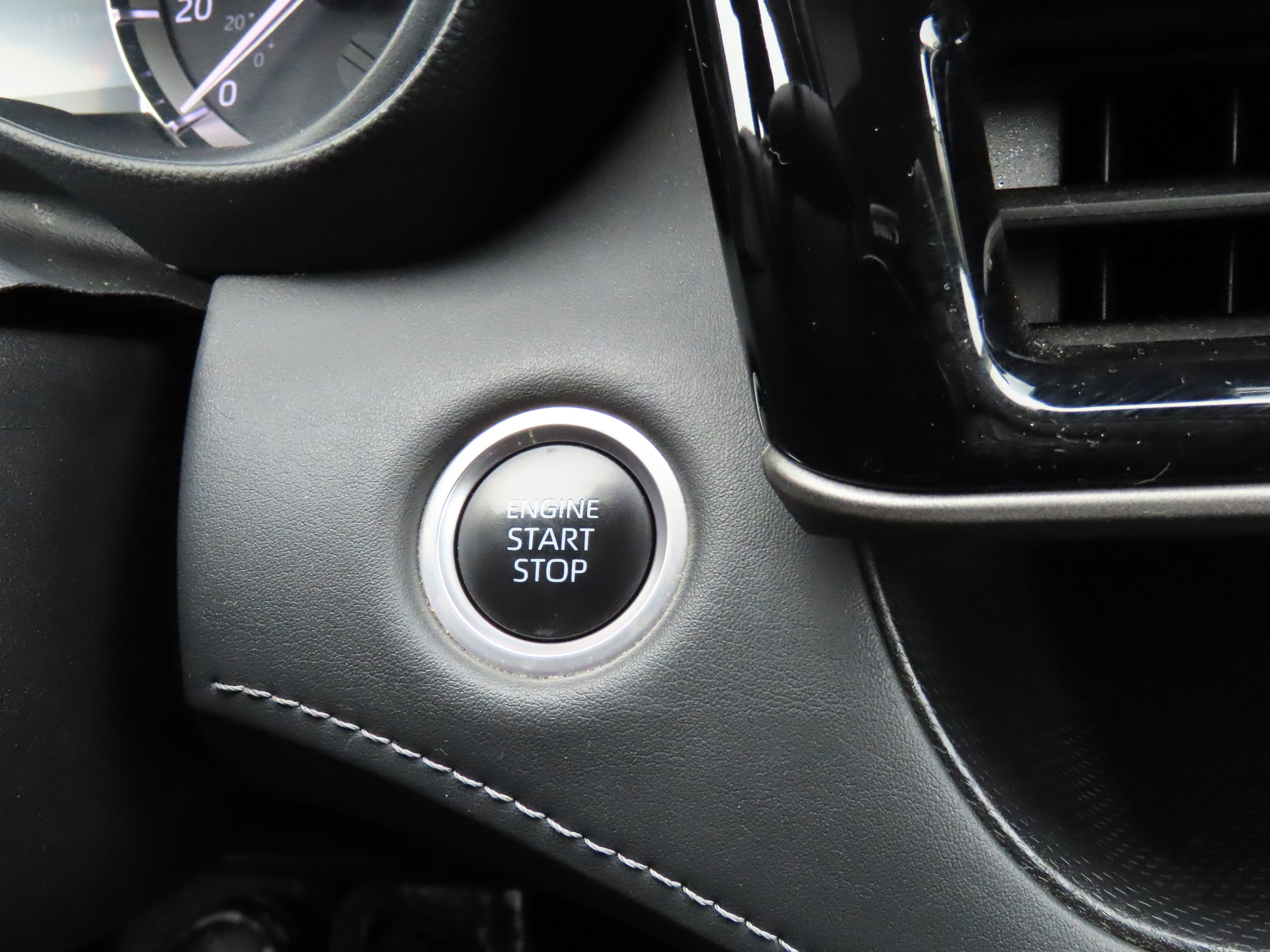 Used 2024 Toyota Highlander LE image 27