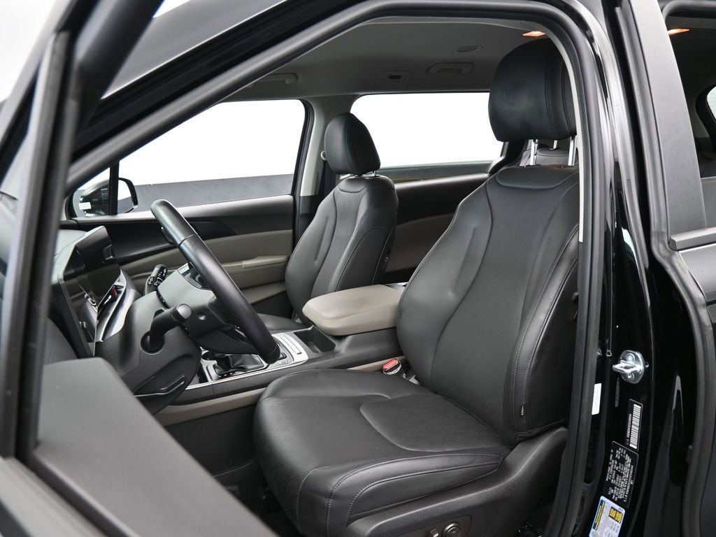 Used 2025 Kia Carnival image 10