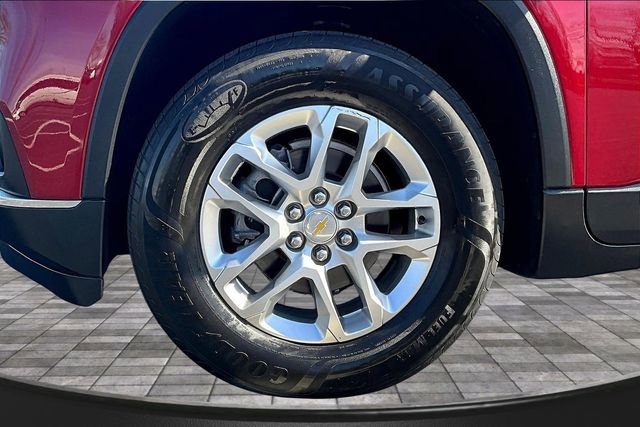 Used 2021 Chevrolet Traverse LT image 34