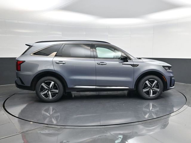 Used 2022 Kia Sorento S w/ Panoramic Sunroof Package image 2