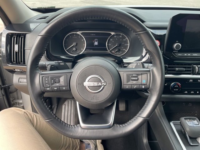 Used 2024 Nissan Pathfinder SV image 11