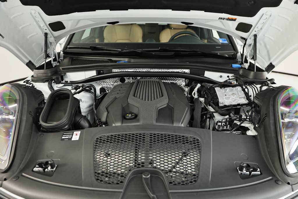 New 2026 Porsche Macan AWD/4WD image 33