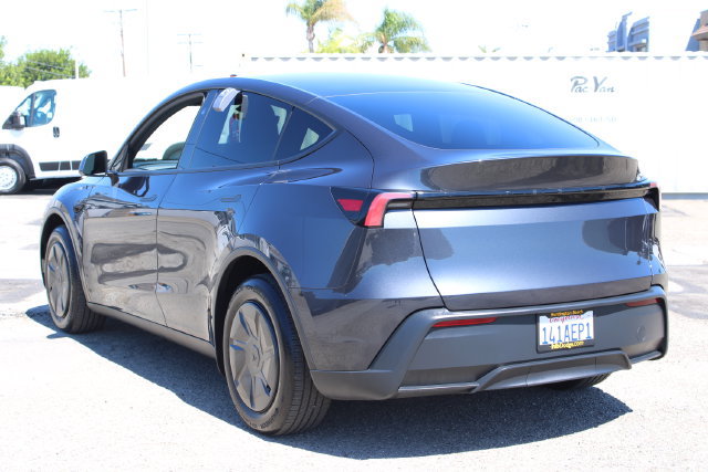 Used 2026 Tesla Model Y 2WD image 3