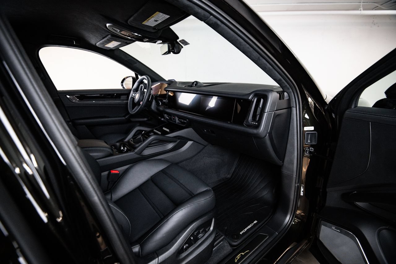 Certified 2025 Porsche Cayenne Turbo GT AWD/4WD image 27