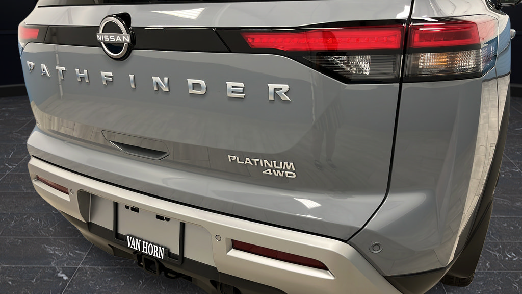 Used 2025 Nissan Pathfinder Platinum AWD/4WD image 38