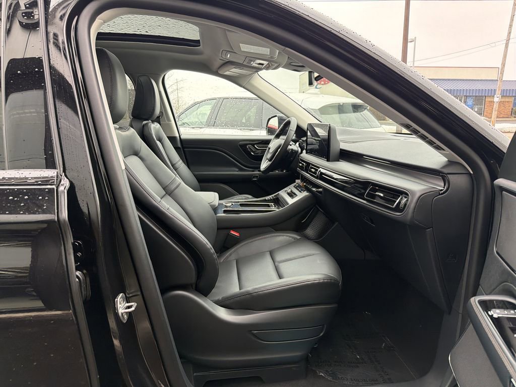 New 2026 Lincoln Aviator AWD image 7