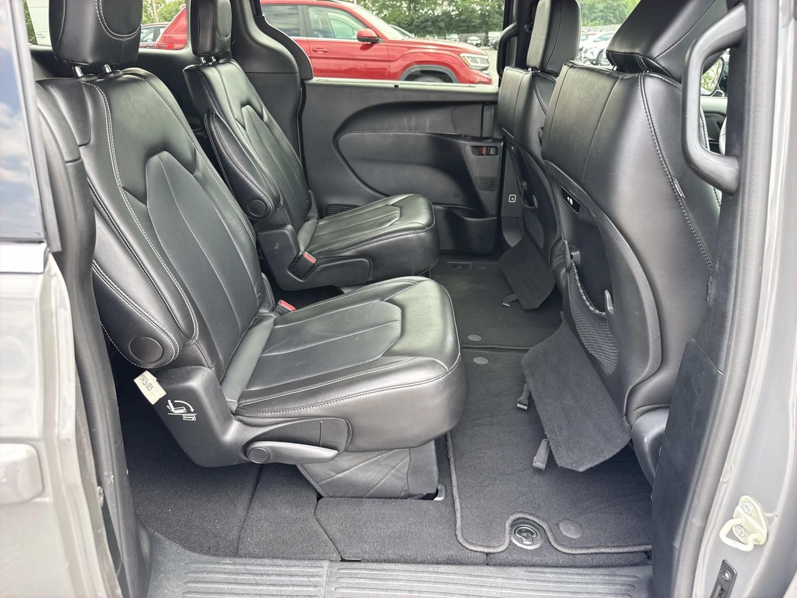 Used 2025 Chrysler Pacifica Select FWD image 26