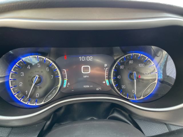 Used 2021 Chrysler Pacifica Touring-L FWD image 29