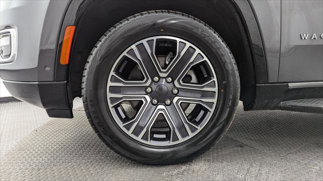 Used 2024 Jeep Wagoneer L Series II w/ Flexible Seating Group RWD image 32