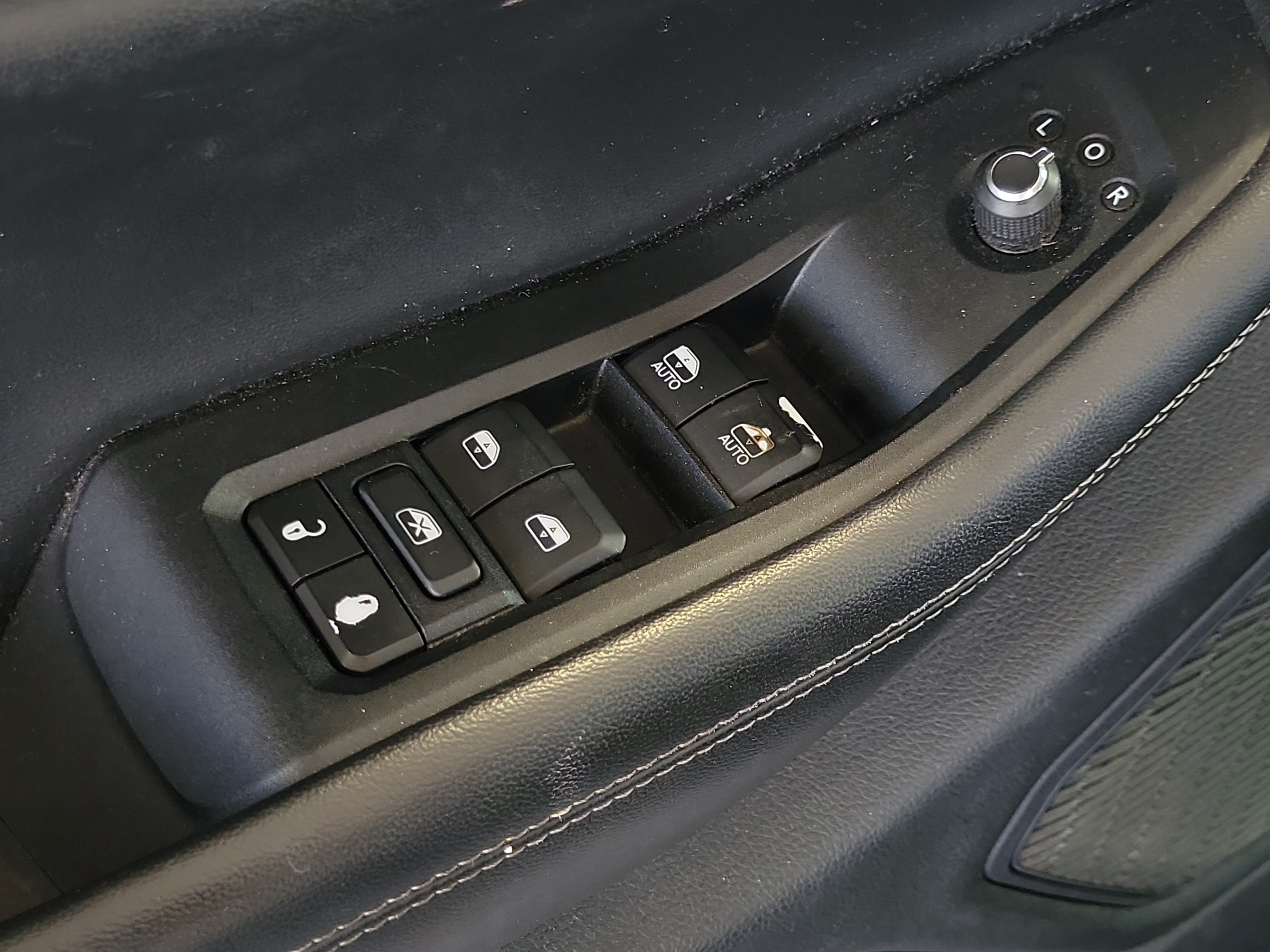 Used 2023 Jeep Grand Cherokee Laredo AWD/4WD image 15