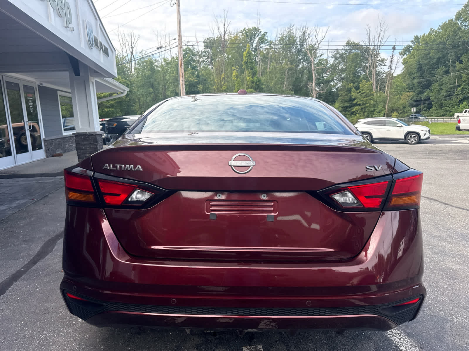 Used 2024 Nissan Altima 2.5 SV FWD image 4