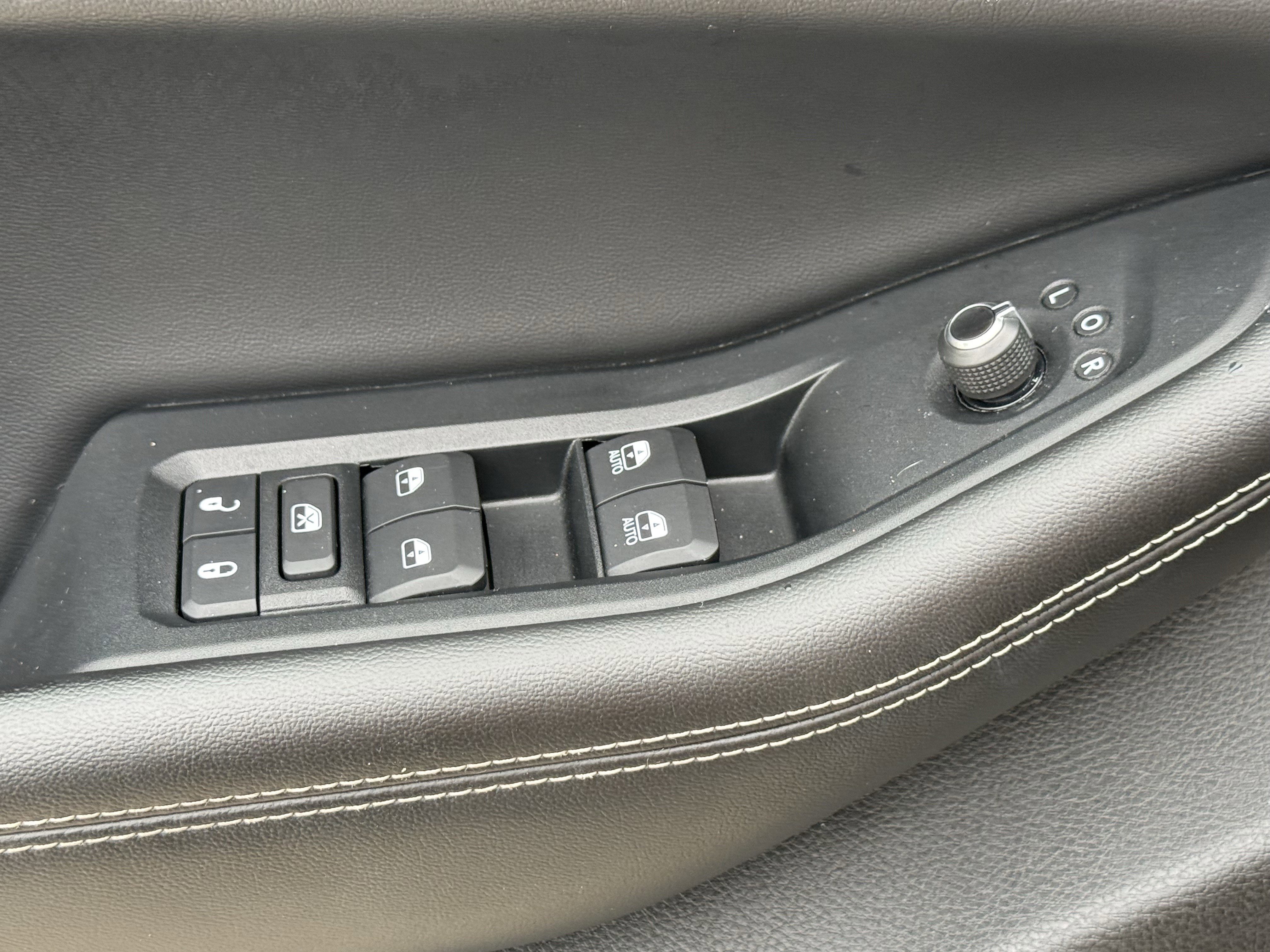 Used 2023 Jeep Grand Cherokee L Laredo AWD/4WD image 26