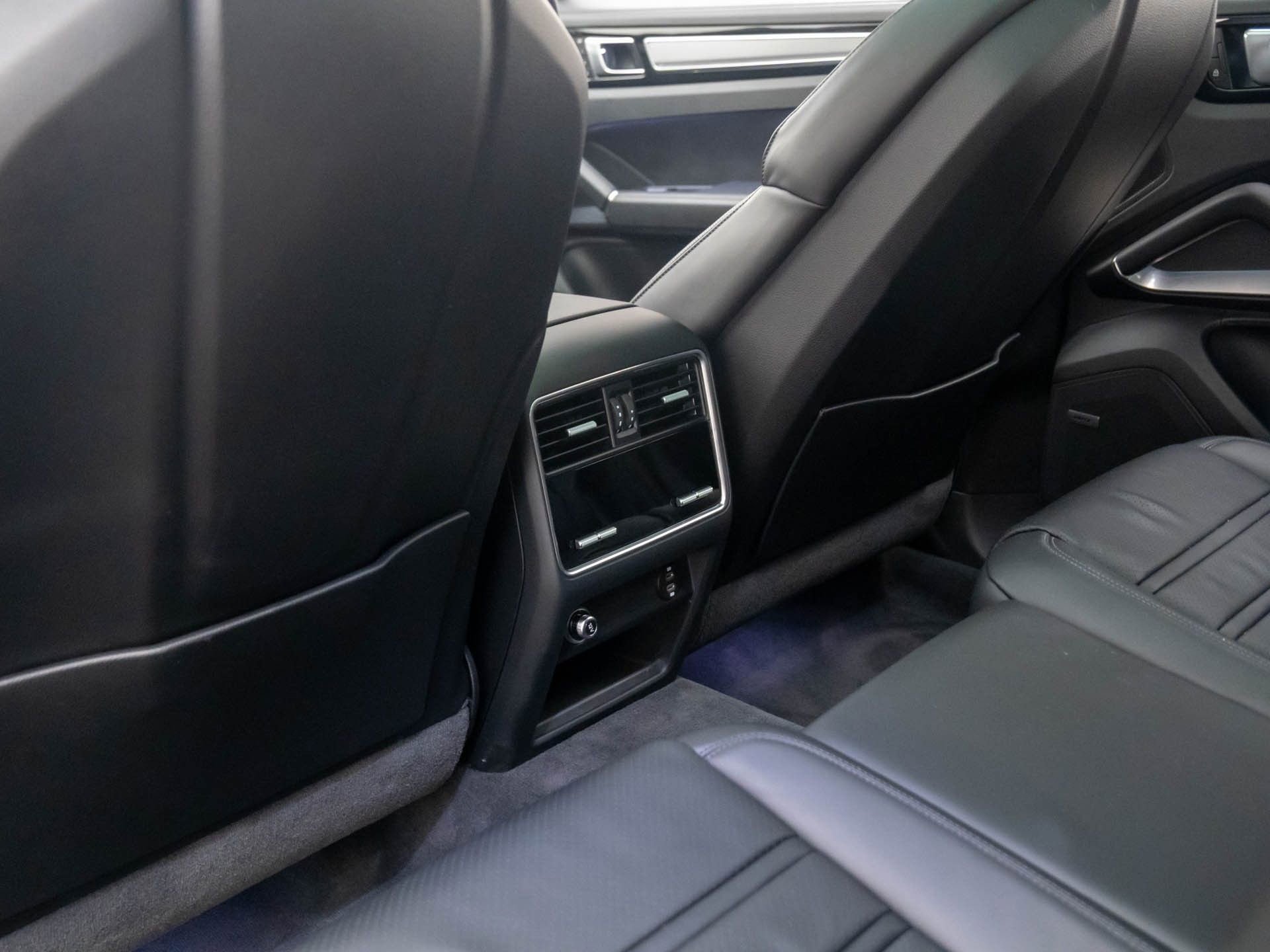 Certified 2023 Porsche Cayenne Turbo image 17