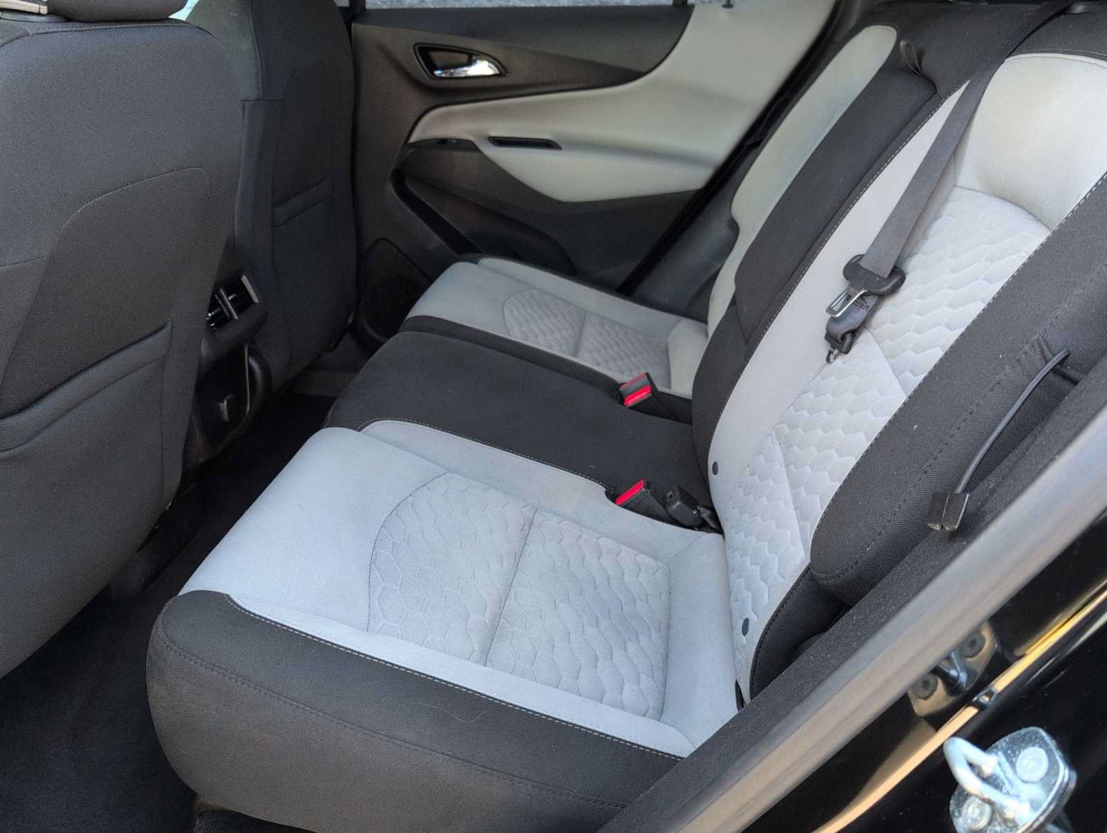 Used 2018 Chevrolet Equinox LT FWD image 19