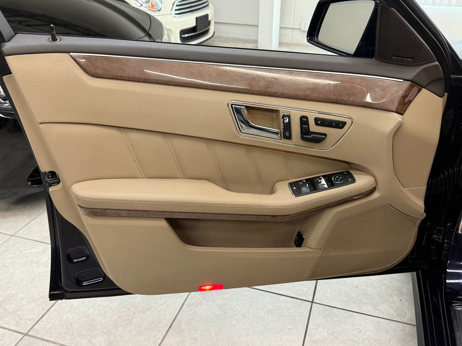 Used 2011 Mercedes-Benz E 350 4MATIC Sedan image 15