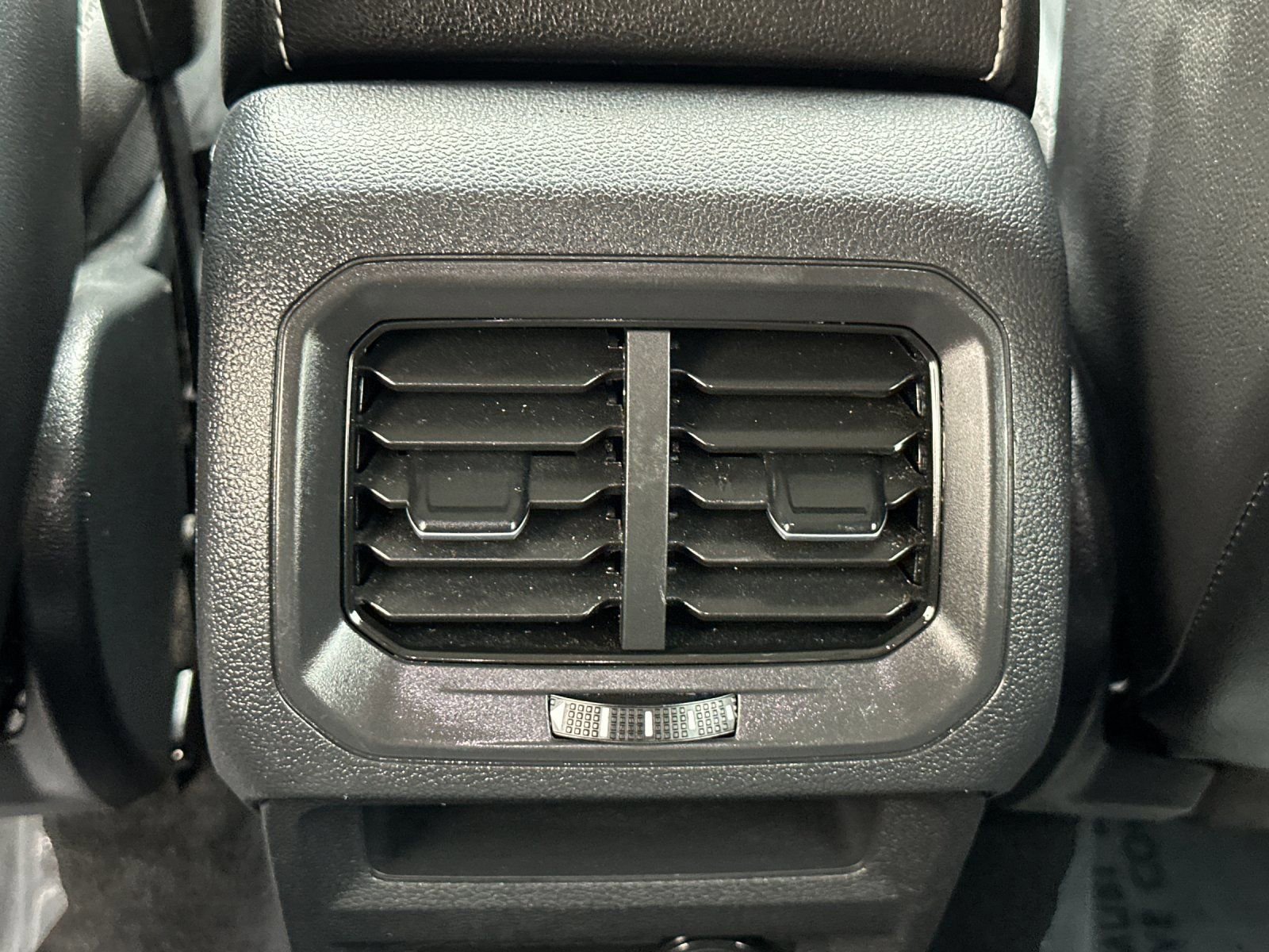 Used 2022 Volkswagen Tiguan SE FWD image 14