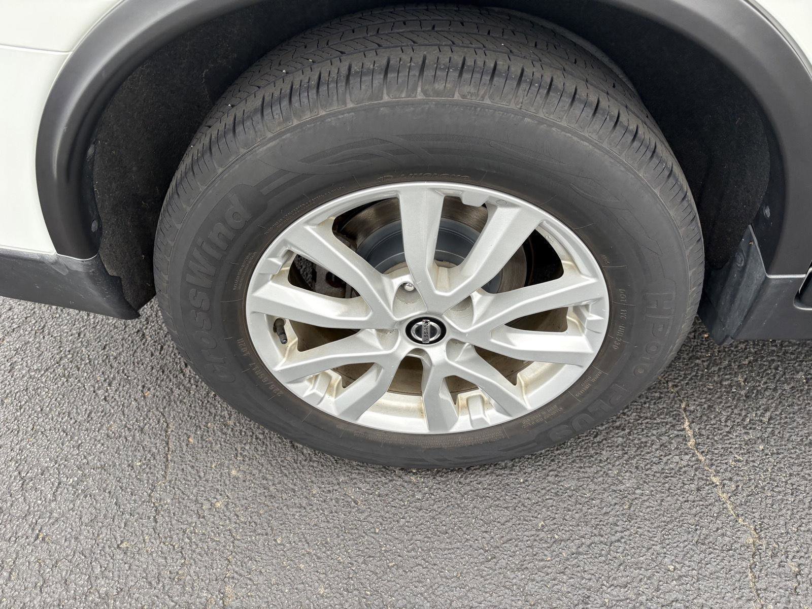 Used 2019 Nissan Rogue SV FWD image 10