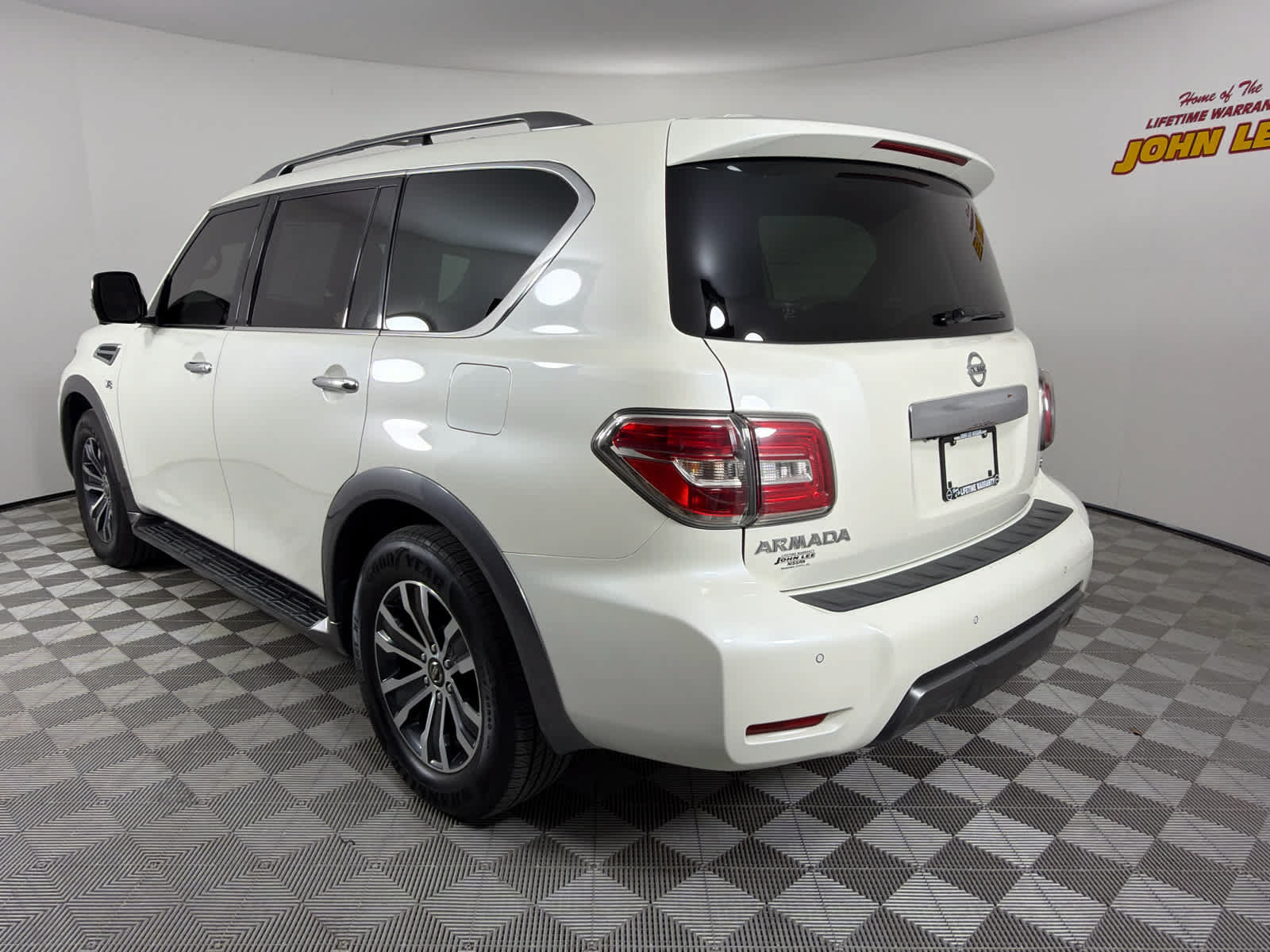 Used 2020 Nissan Armada SL w/ Premium Package RWD image 3