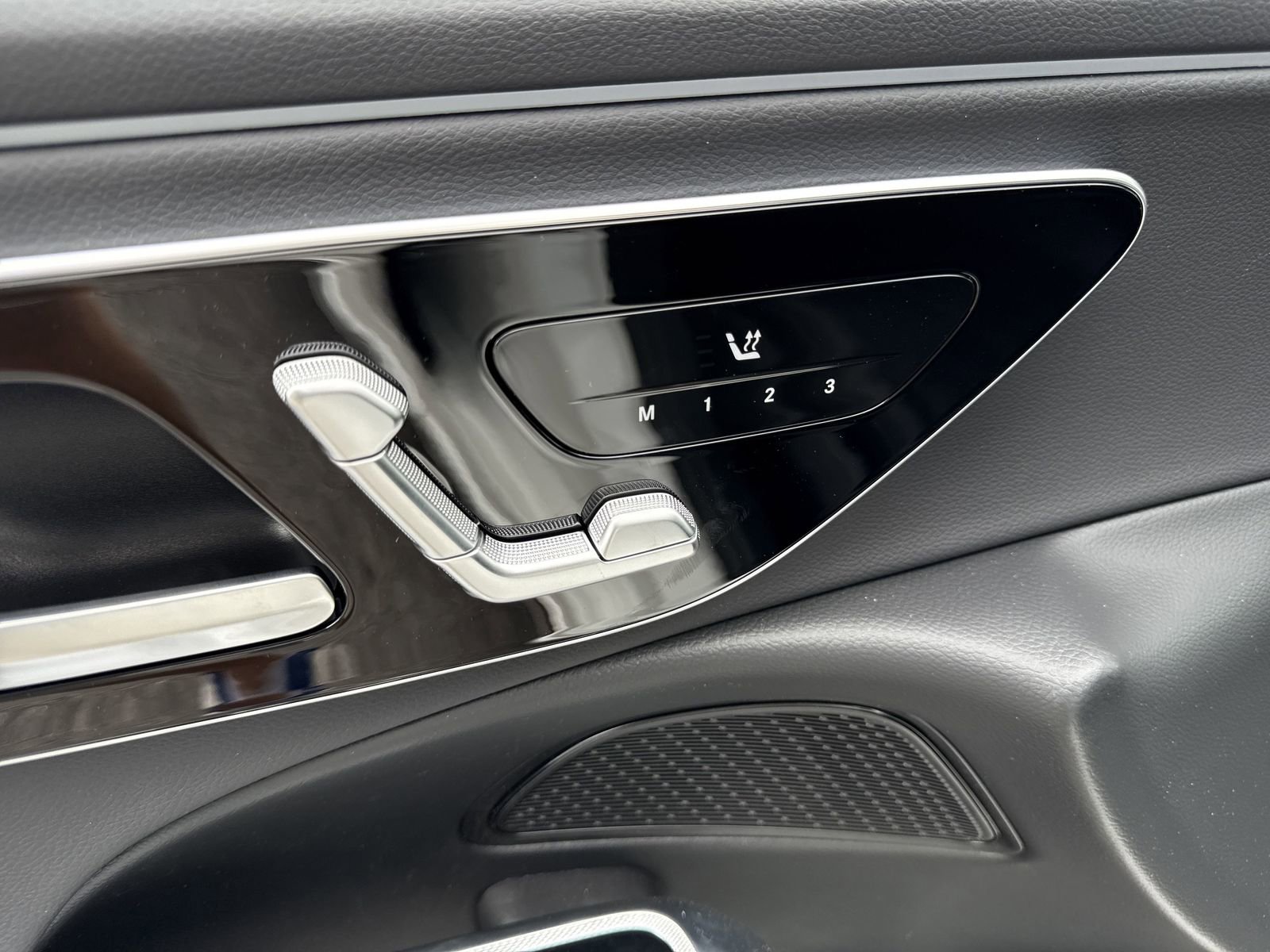 Used 2025 Mercedes-Benz E 350 Sedan image 11