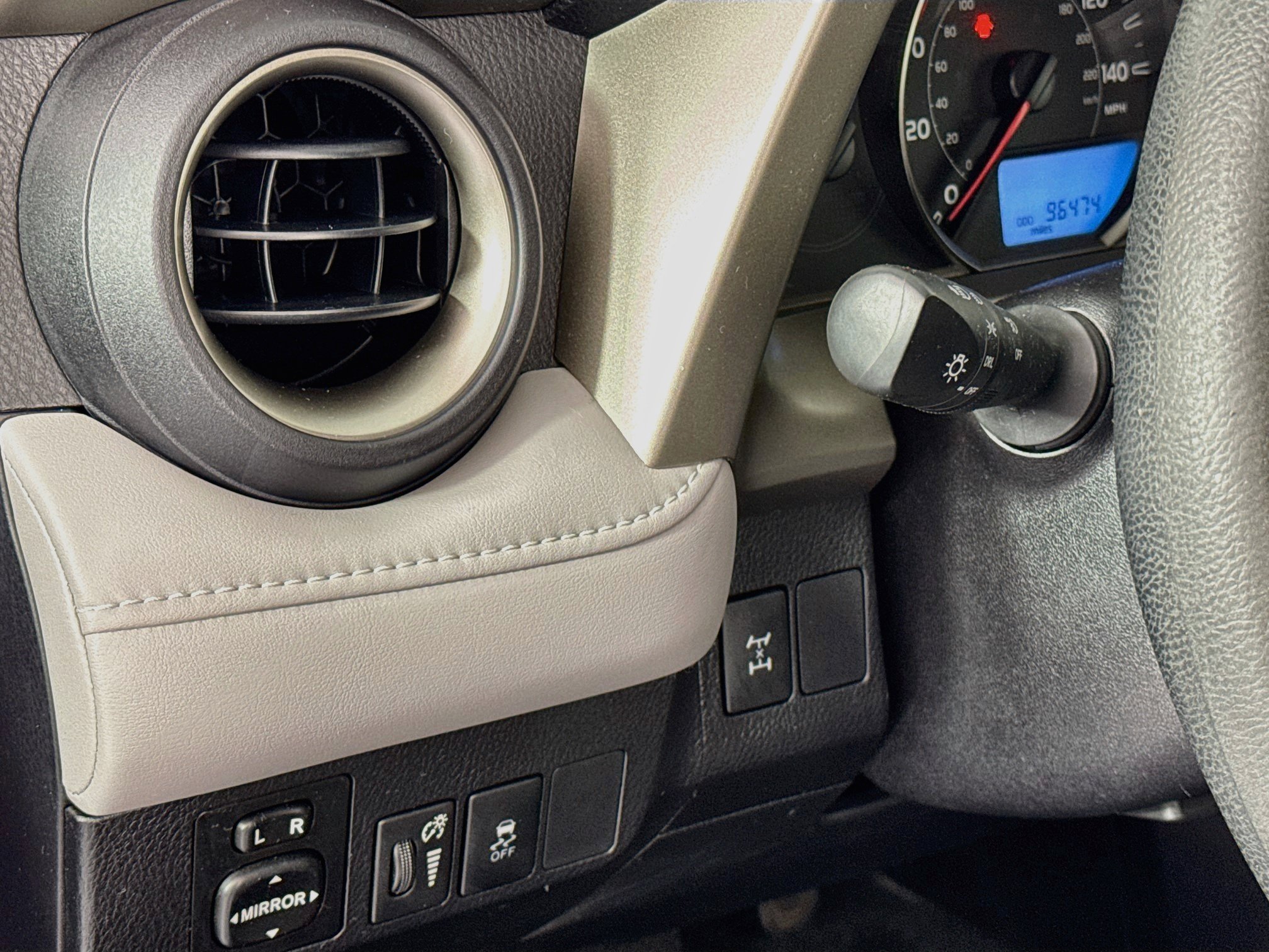 Used 2014 Toyota RAV4 XLE AWD/4WD image 10