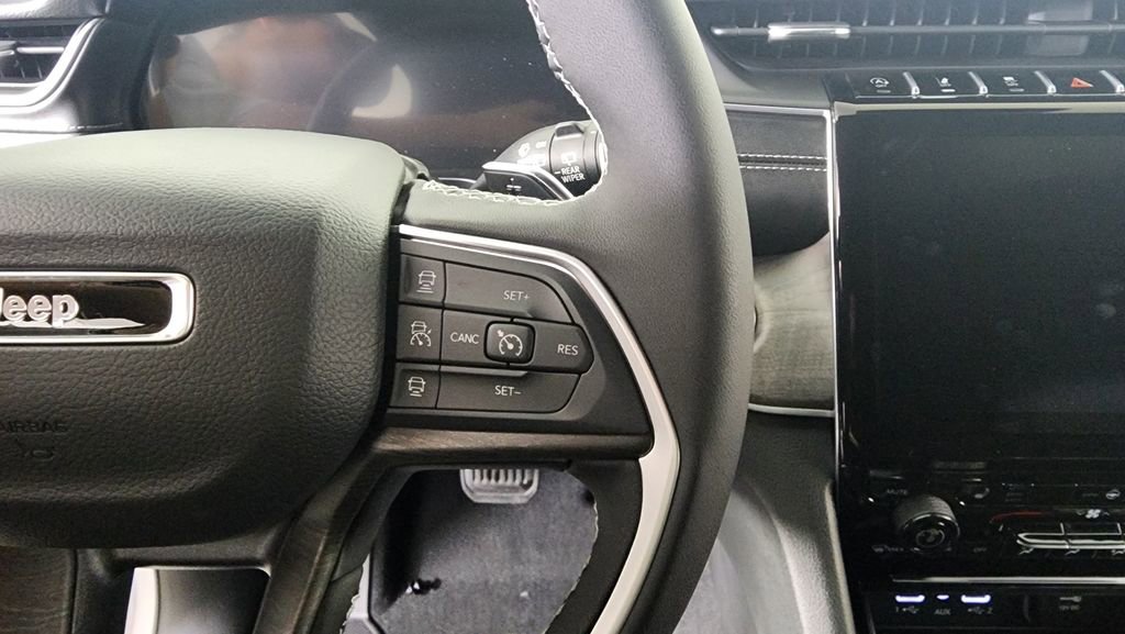 New 2025 Jeep Grand Cherokee Limited image 18