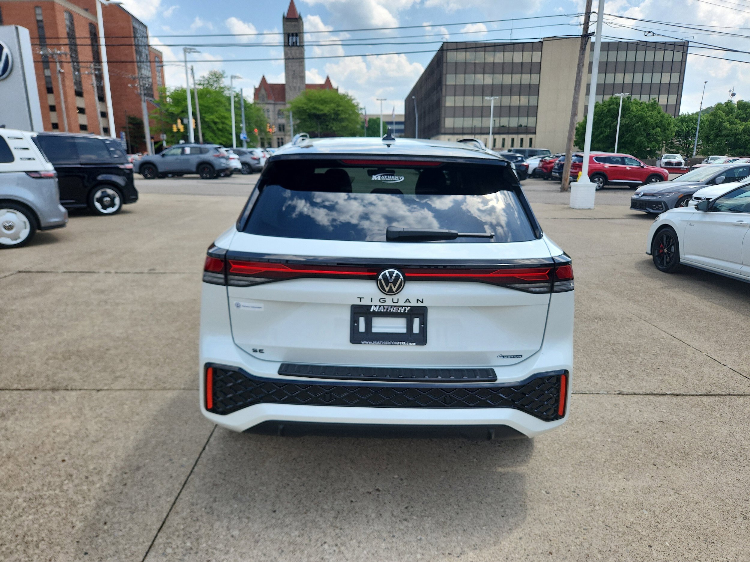 New 2026 Volkswagen Tiguan SE R-Line AWD/4WD image 4