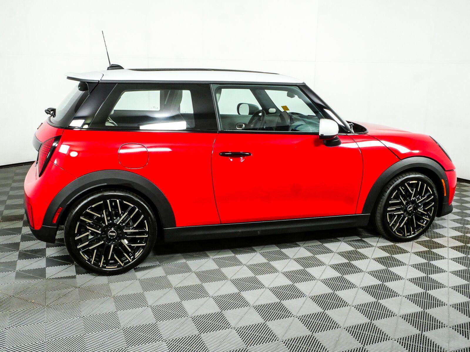 Used 2025 MINI Cooper S FWD image 2