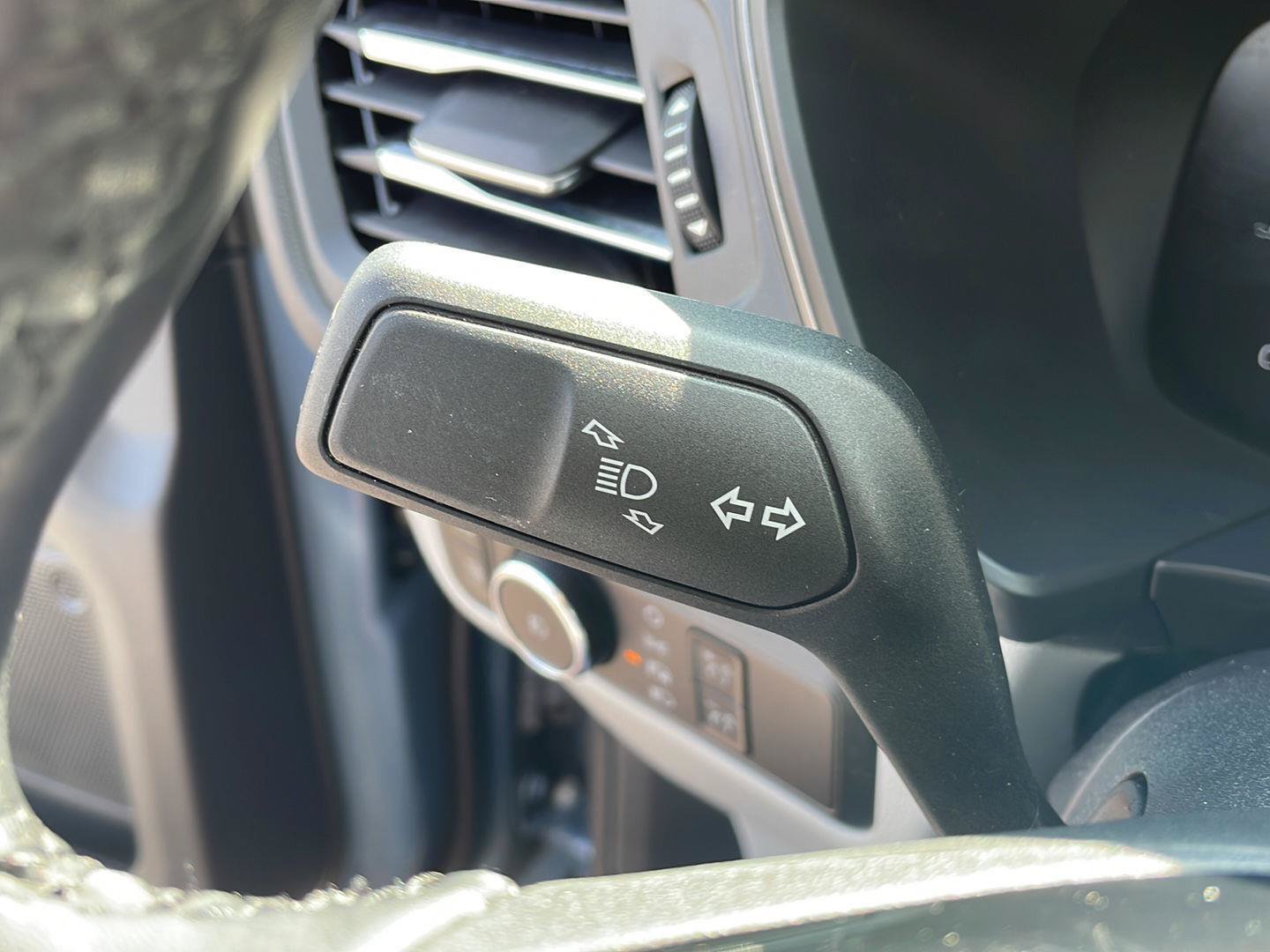 Used 2025 Ford Escape SE FWD image 18