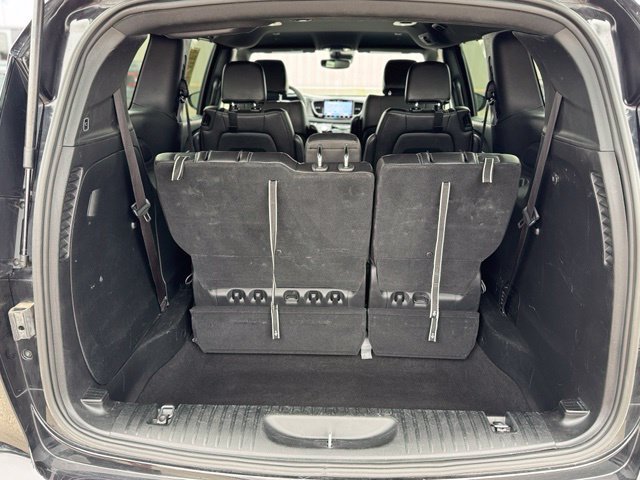 Used 2025 Chrysler Pacifica Select FWD image 7