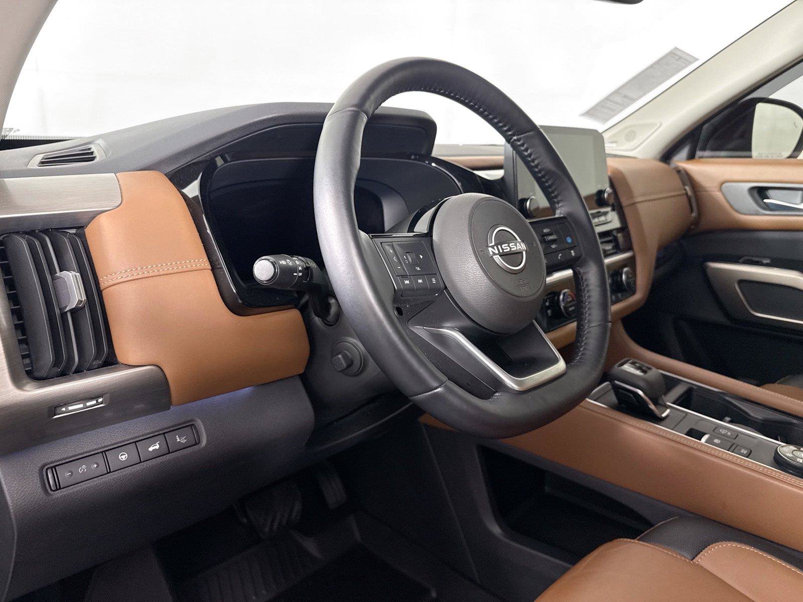 Used 2022 Nissan Pathfinder Platinum w/ Cargo Package AWD/4WD image 4