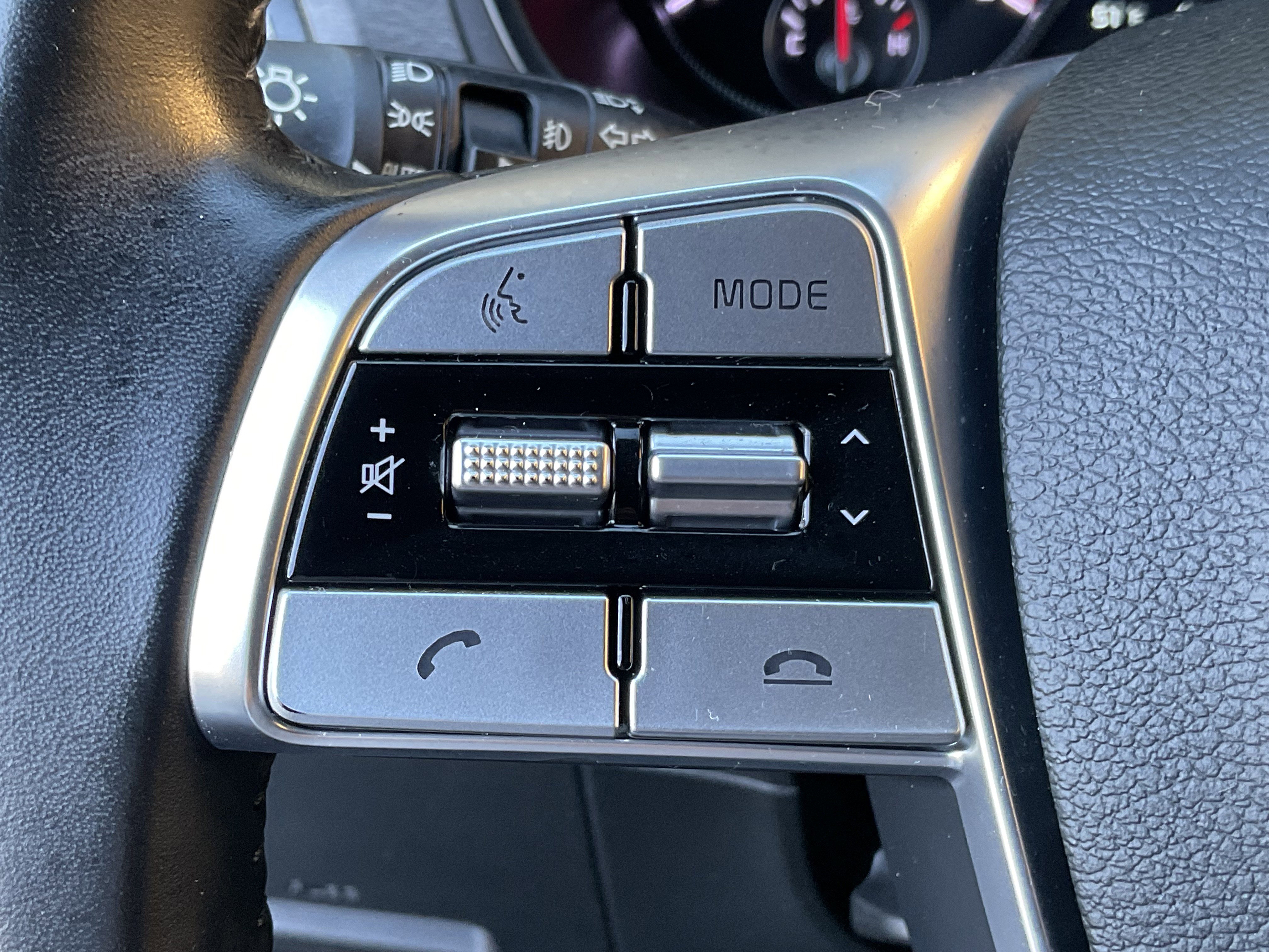 Used 2020 Kia Telluride SX image 36