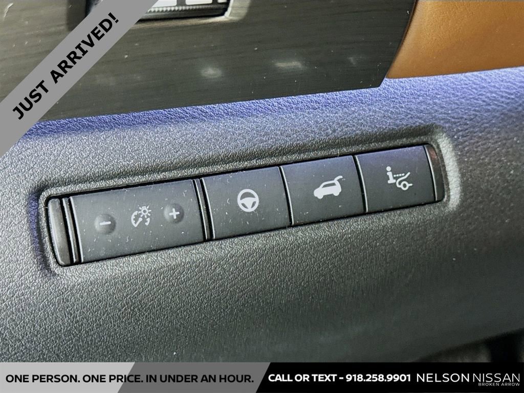 Used 2024 Nissan Pathfinder Platinum w/ Cargo Package image 10