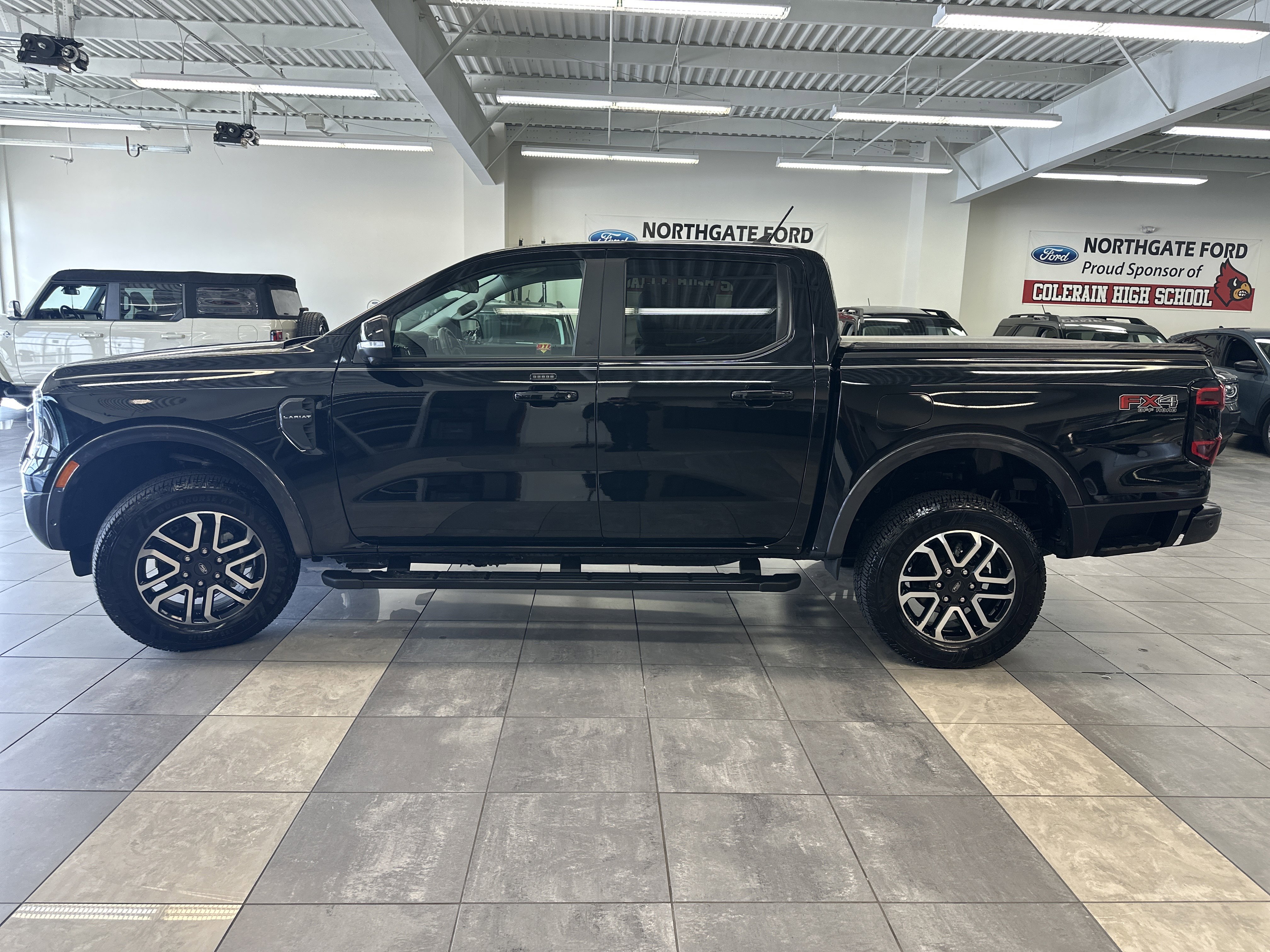 Used 2024 Ford Ranger Lariat w/ FX4 Off-Road Package image 17