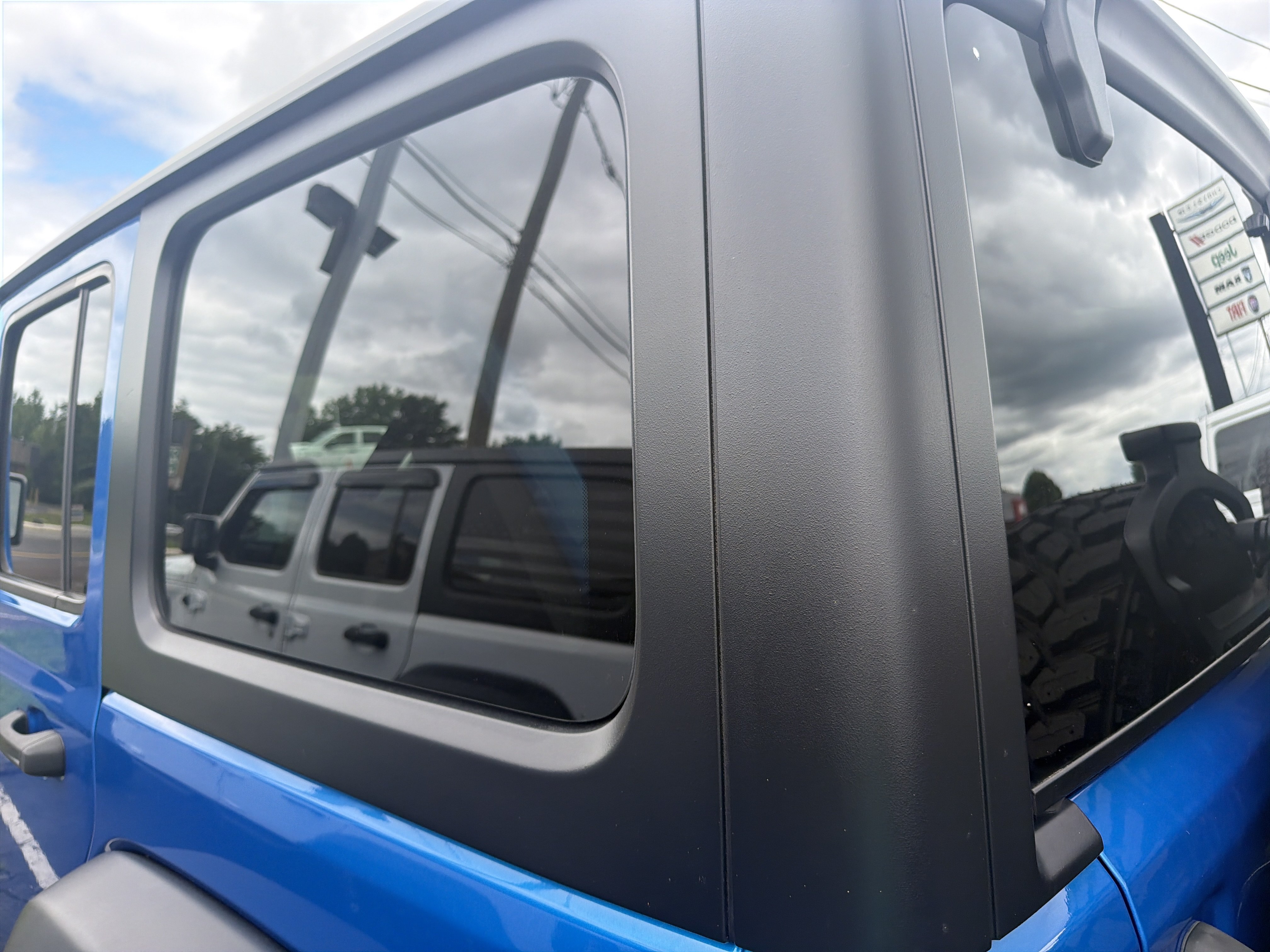 Certified 2023 Jeep Wrangler Unlimited w/ Convenience Group AWD/4WD image 10