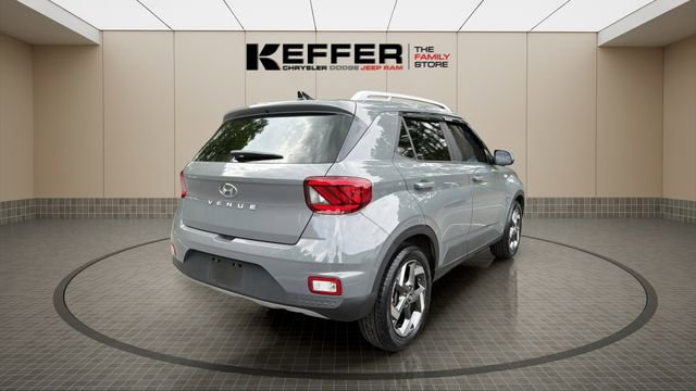 Used 2021 Hyundai Venue SEL FWD image 6