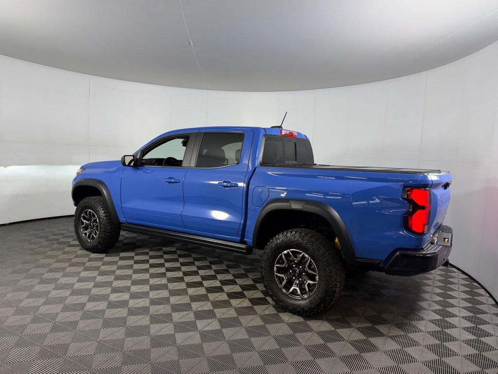 Used 2025 Chevrolet Colorado ZR2 w/ Technology Package AWD/4WD image 8