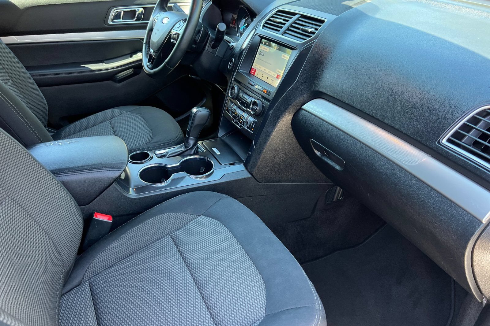 Certified 2017 Ford Explorer XLT w/ Equipment Group 201A FWD image 18