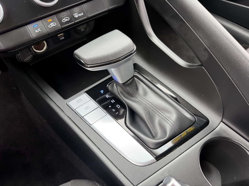 Certified 2023 Hyundai Elantra SE FWD image 19