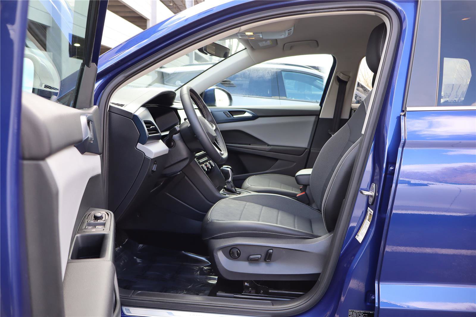 Certified 2023 Volkswagen Taos SE image 14